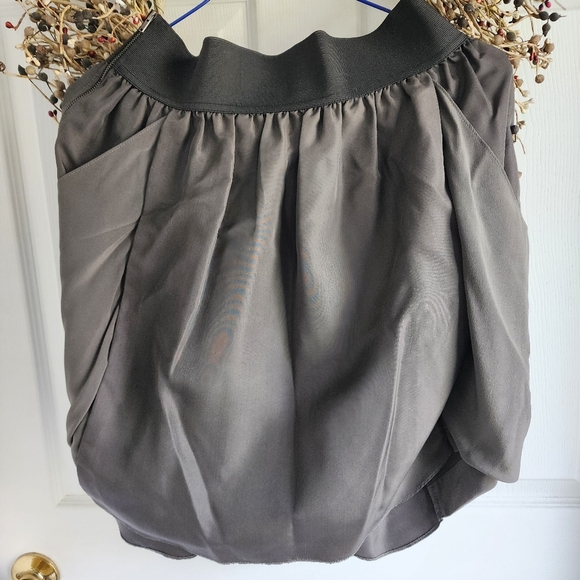 Aritzia Wilfred Gray Silk Skirt Tulip Hem Size 6 - Picture 2 of 9